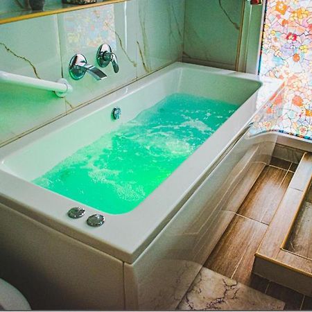 Kassandrou Suite Hot Tub-Jakuzzi - 2 Bedrooms - Big Balcony - Center Szaloniki Kültér fotó