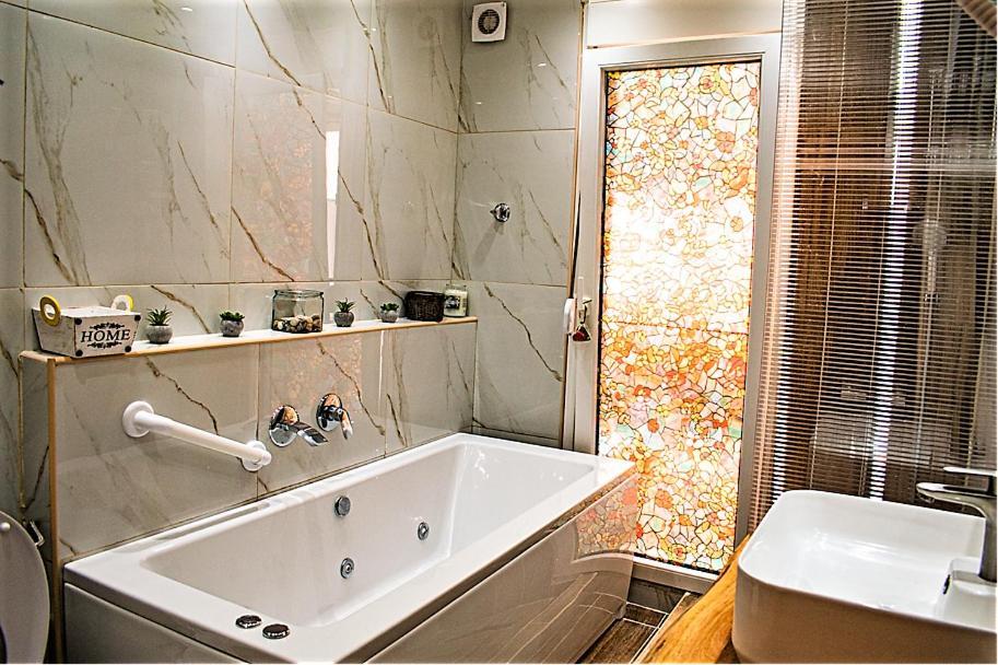 Kassandrou Suite Hot Tub-Jakuzzi - 2 Bedrooms - Big Balcony - Center Szaloniki Kültér fotó